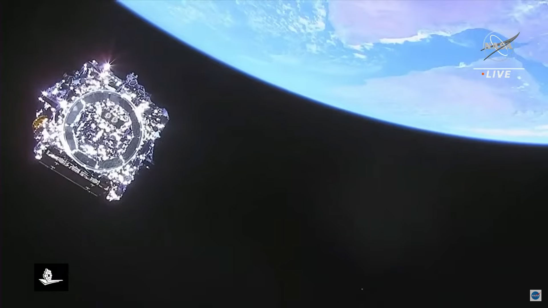地球上空的詹姆斯·韦伯太空望远镜
