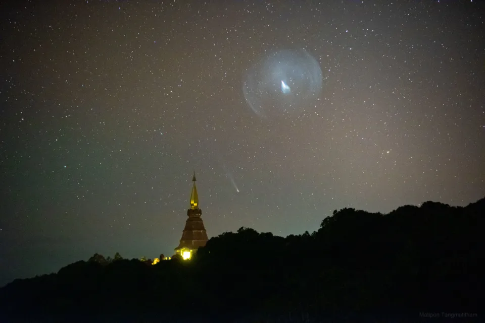 韦伯望远镜发射羽流后方的伦纳德彗星