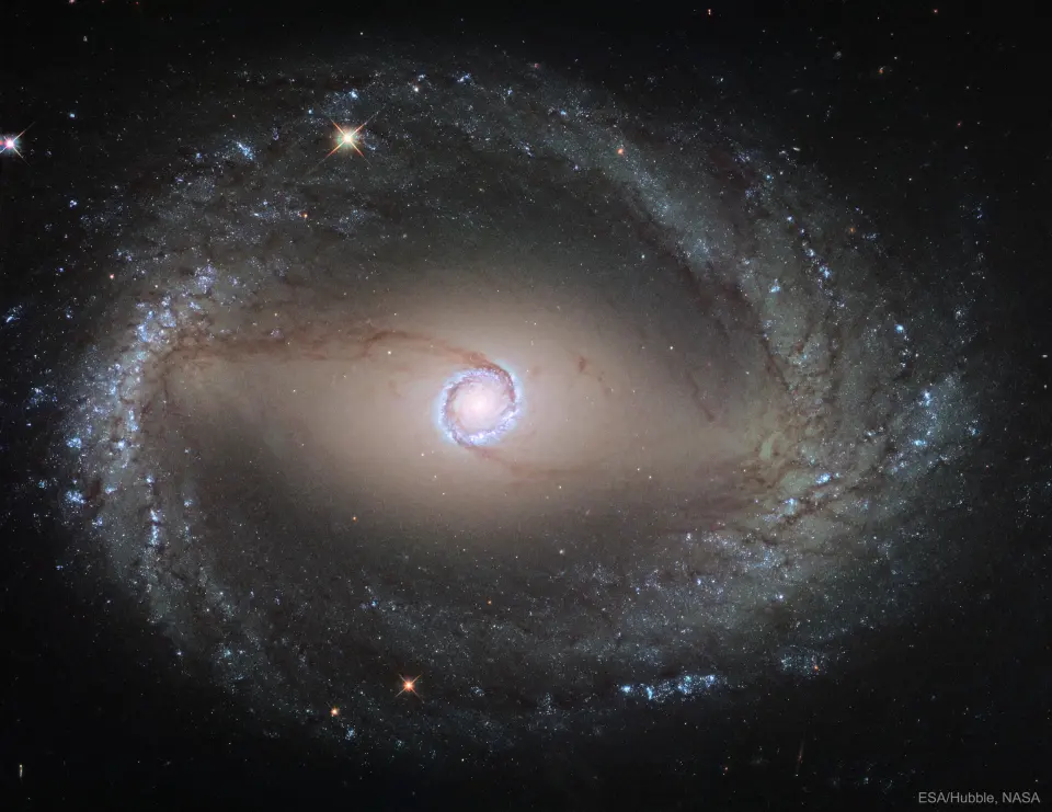 美丽的螺旋星系NGC 1512内环