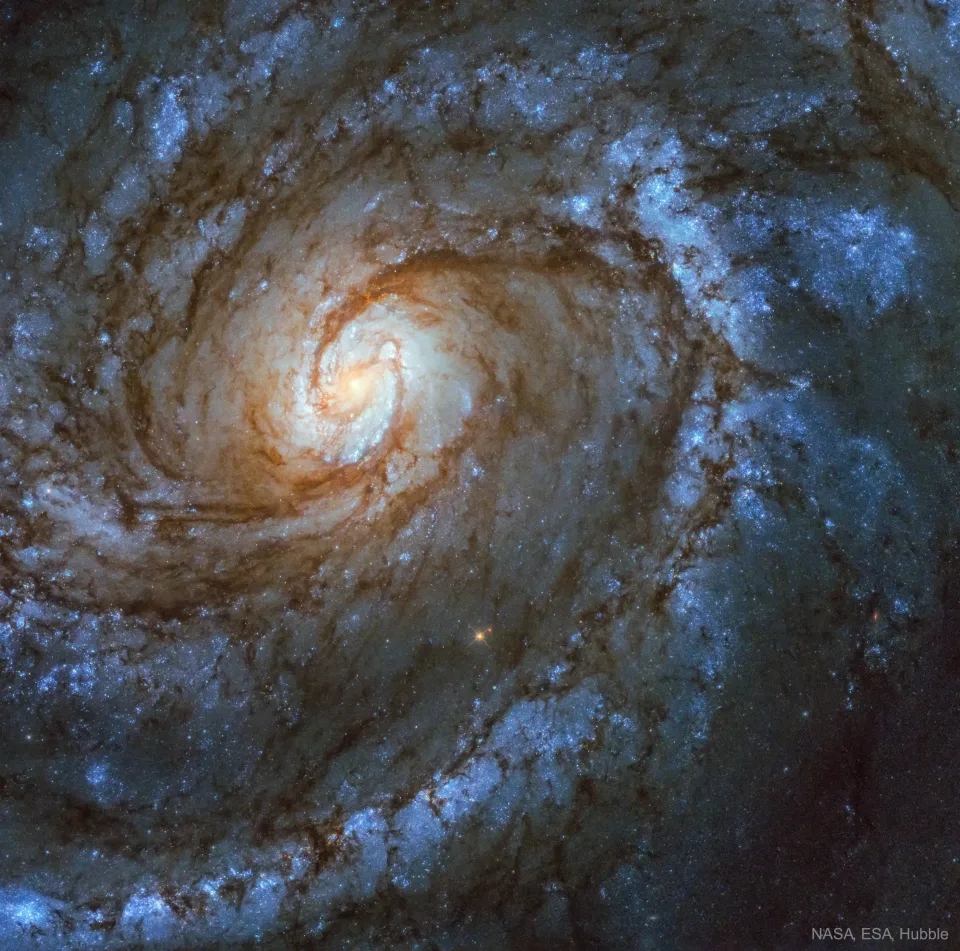 哈勃望远镜眼中宏伟的螺旋星系M100