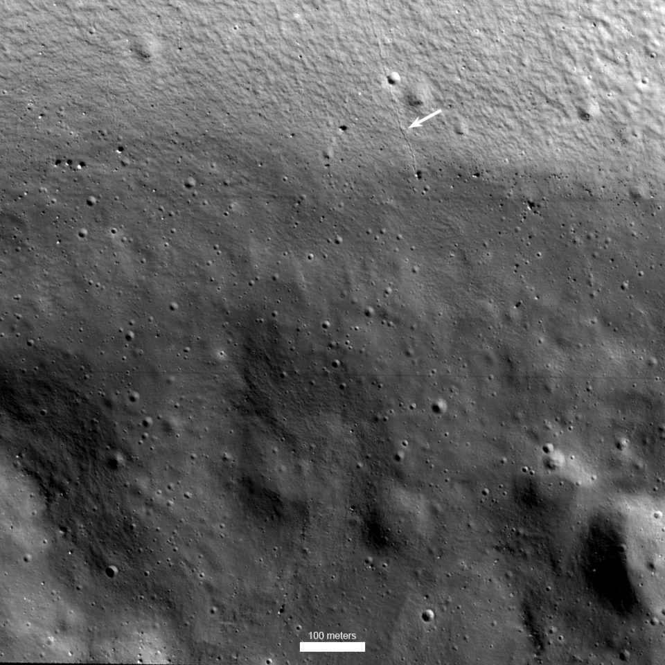 拍摄到月球上超清晰的沙克尔顿陨石坑