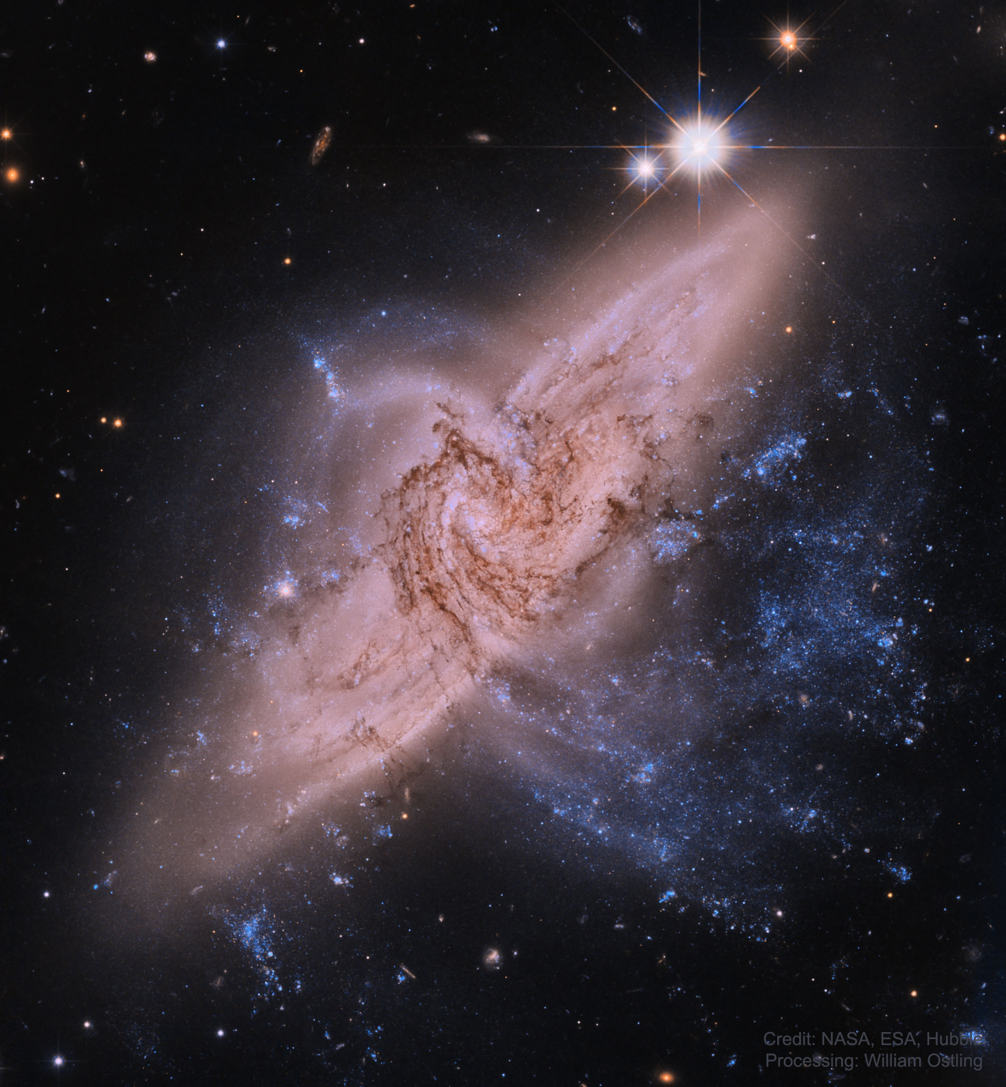 NGC 3314：当星系重叠时，真是太美啦！