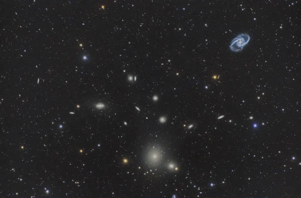 天炉座6200万光年外壮观的天炉星系团