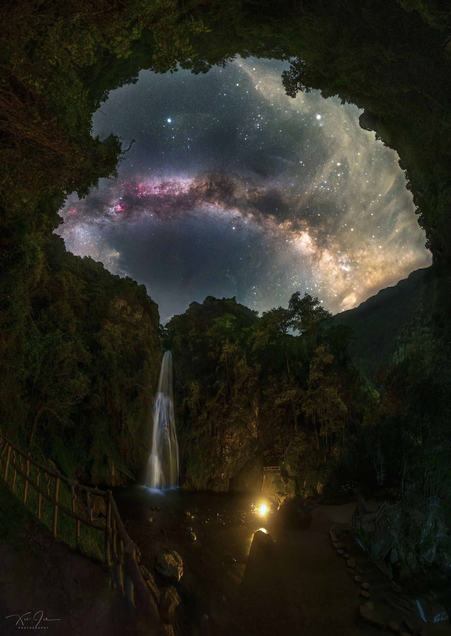 瀑布与银河，愿望终于实现：让瀑布和银河同时入镜！
