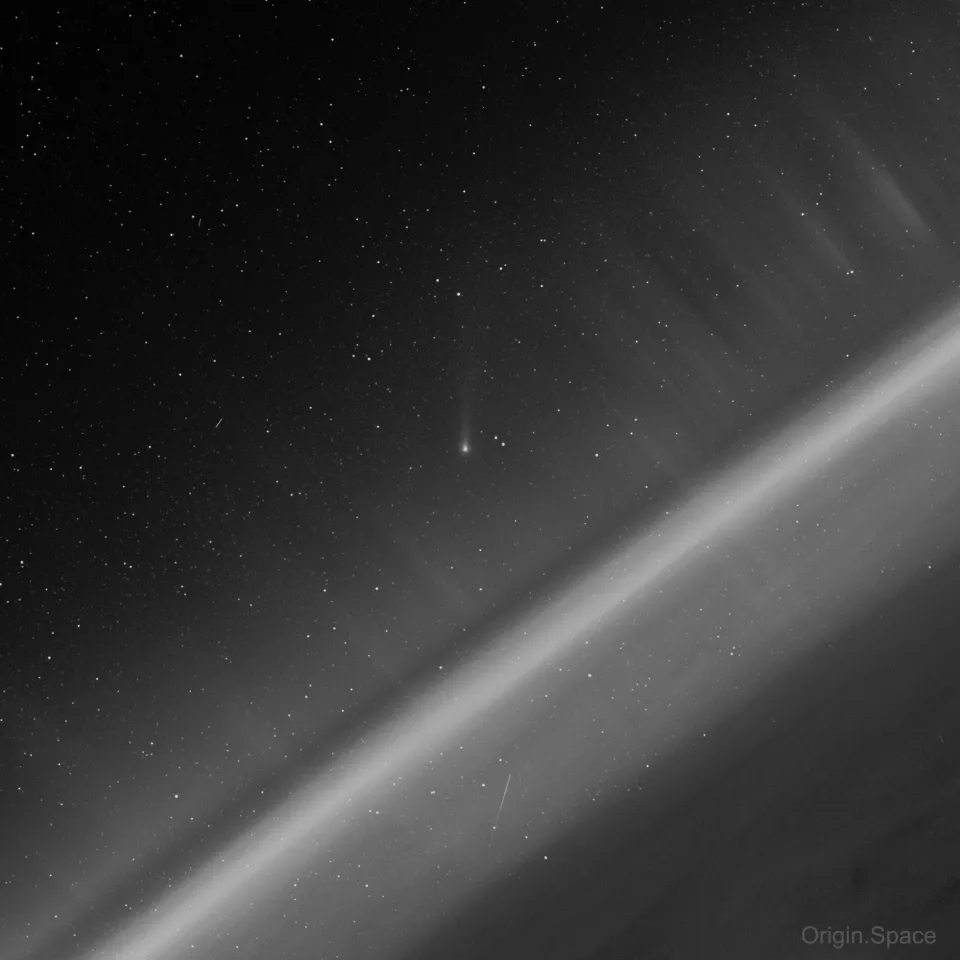 从太空看到的伦纳德彗星