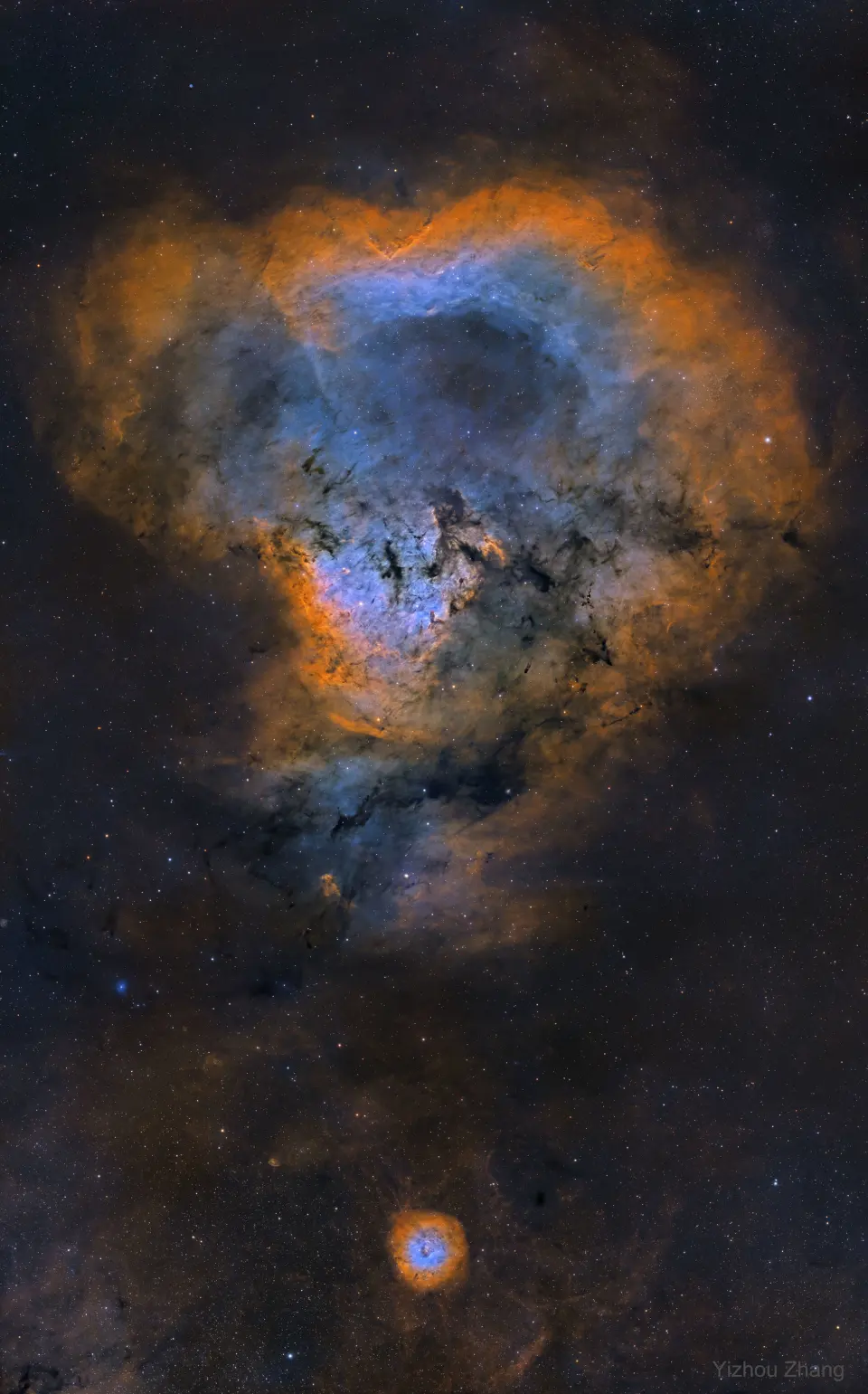 来自宇宙的超大问号！NGC 7822 宇宙级问号分子云