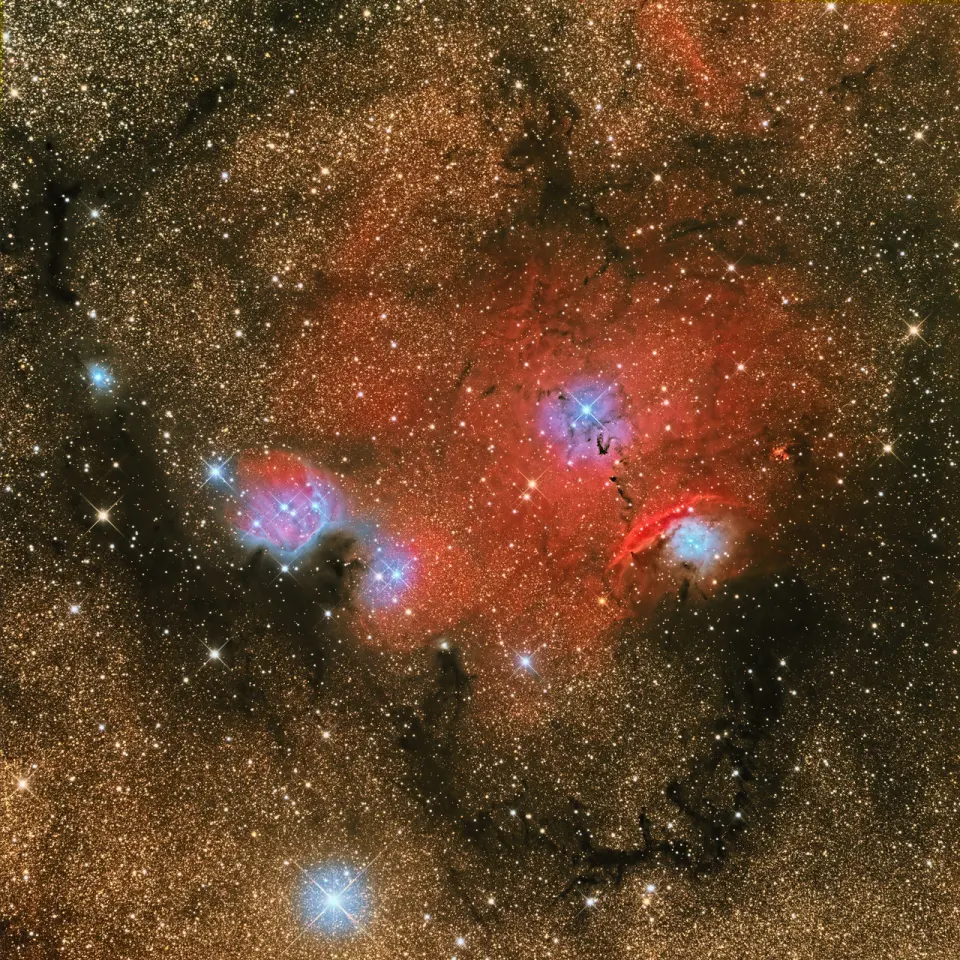 美丽的人马座M8礁湖星云东侧天体 NGC 6559
