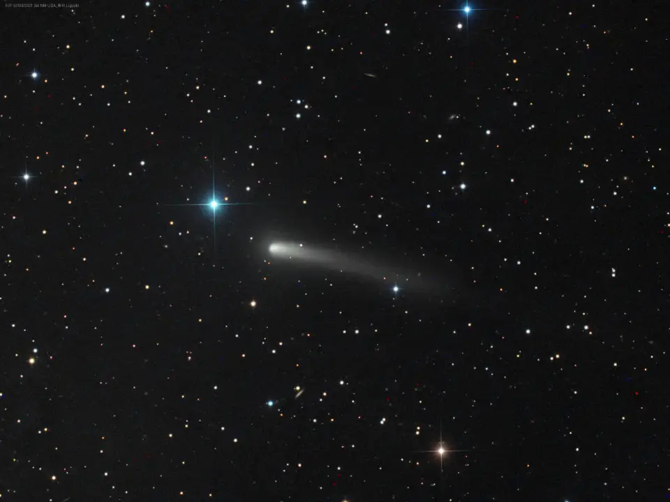 罗塞塔彗星进入视野，丘泽彗星掠过金牛座方向的背景恒星前方