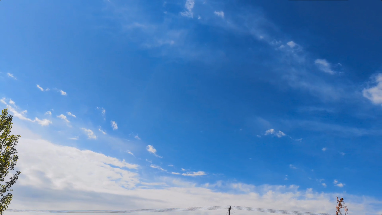 新疆伊犁家乡的蓝天白云