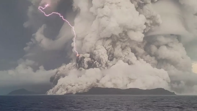 汤加火山喷发视频