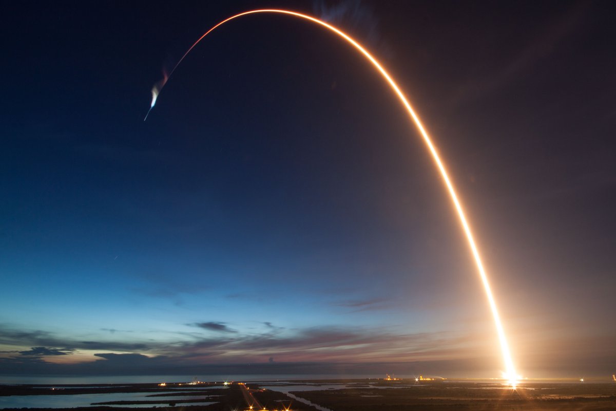 SpaceX火箭15倍音速重新进入大气层的画面