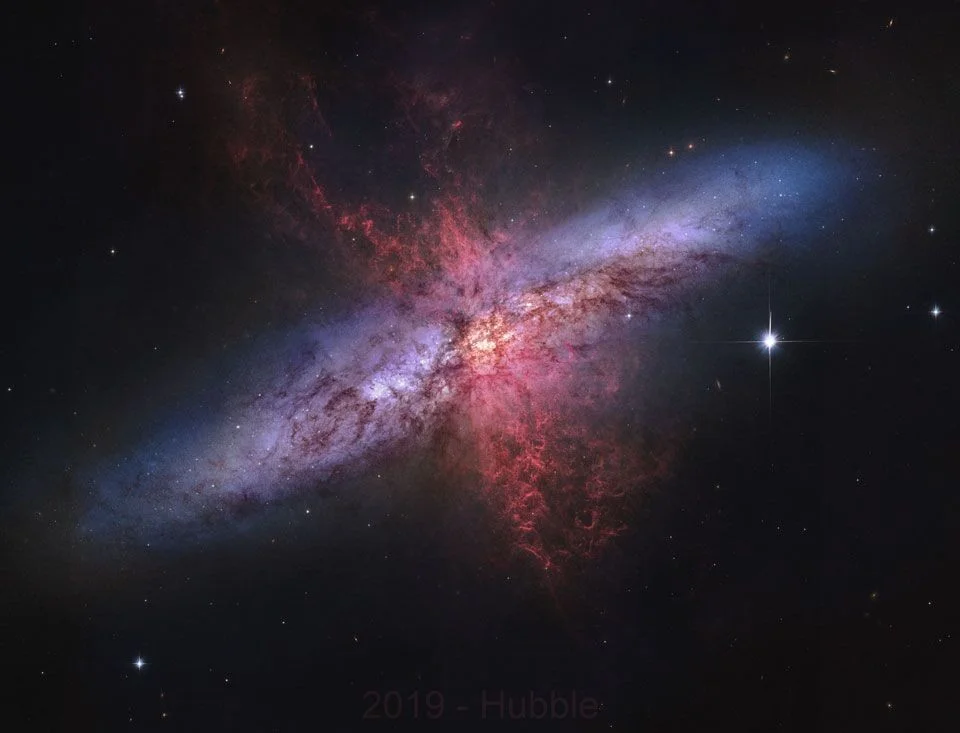 M82：具有超星系风的星系