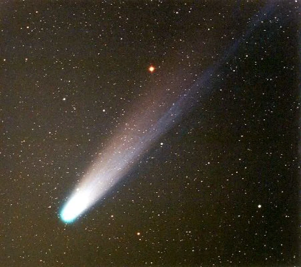 为什么彗星有尾巴？