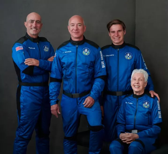 蓝色起源公司完成首次载人太空试飞（转载
