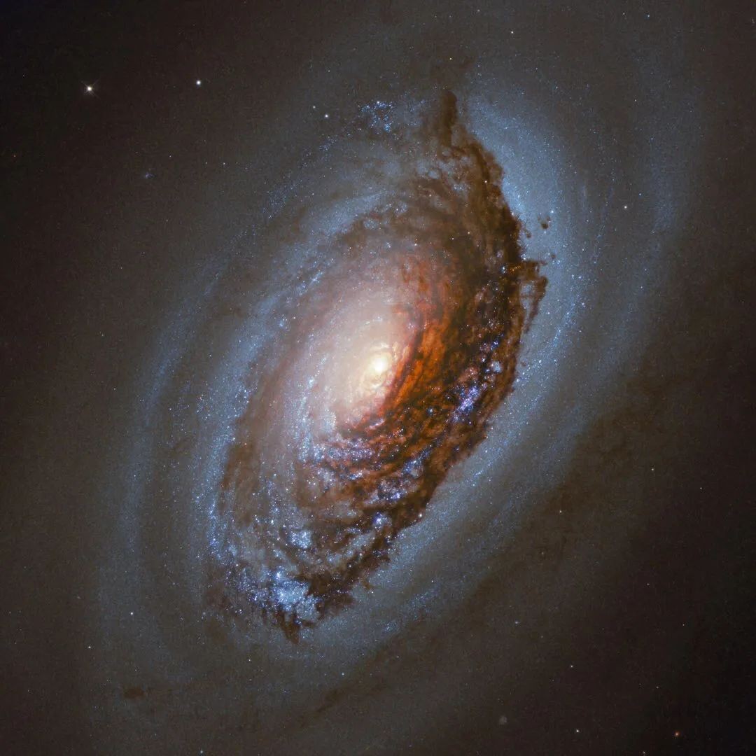 黑眼星系（NGC 4826）