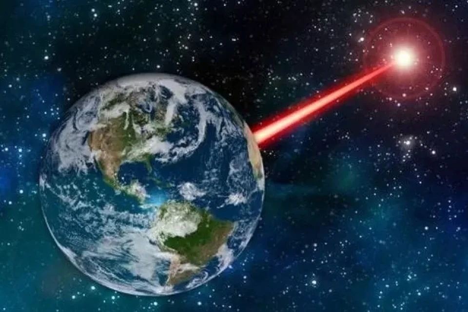 建造一个强大的激光器，让2万光年内的任何宇宙文明知道人类的存在！
