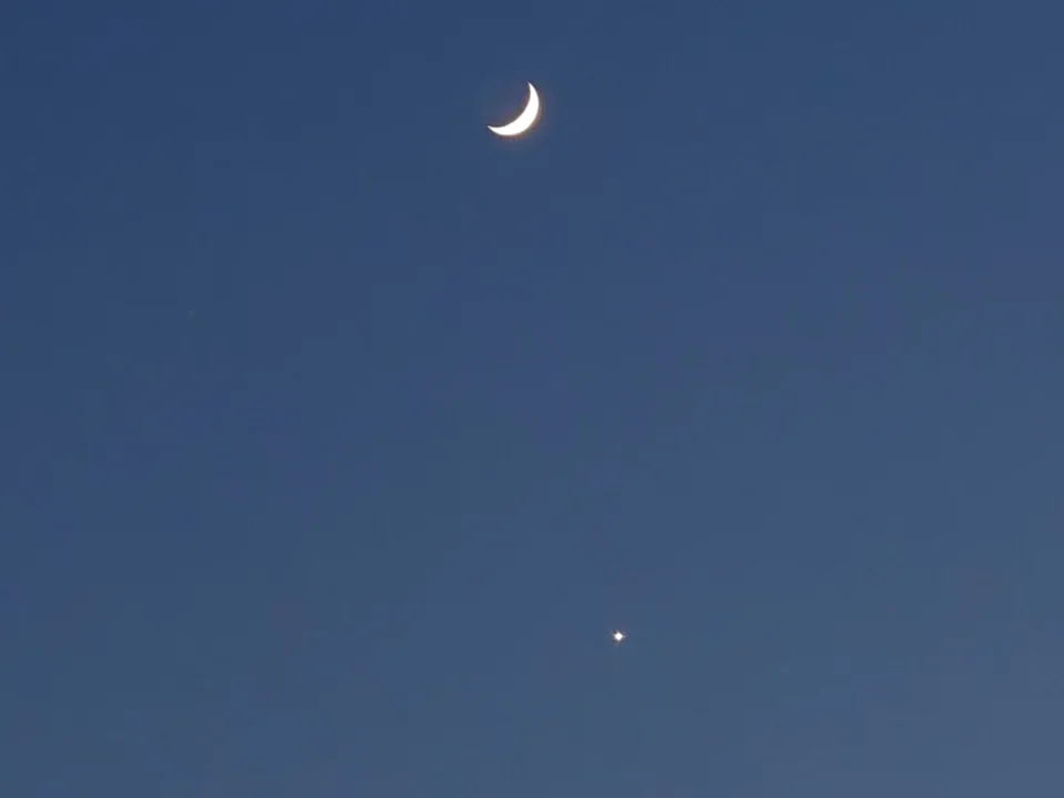 金火双星伴月