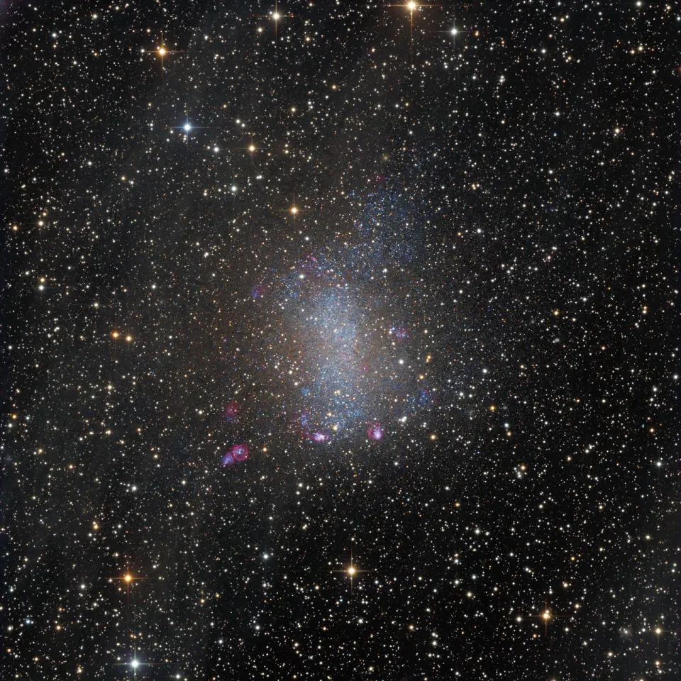 美丽的NGC 6822：巴纳德星系