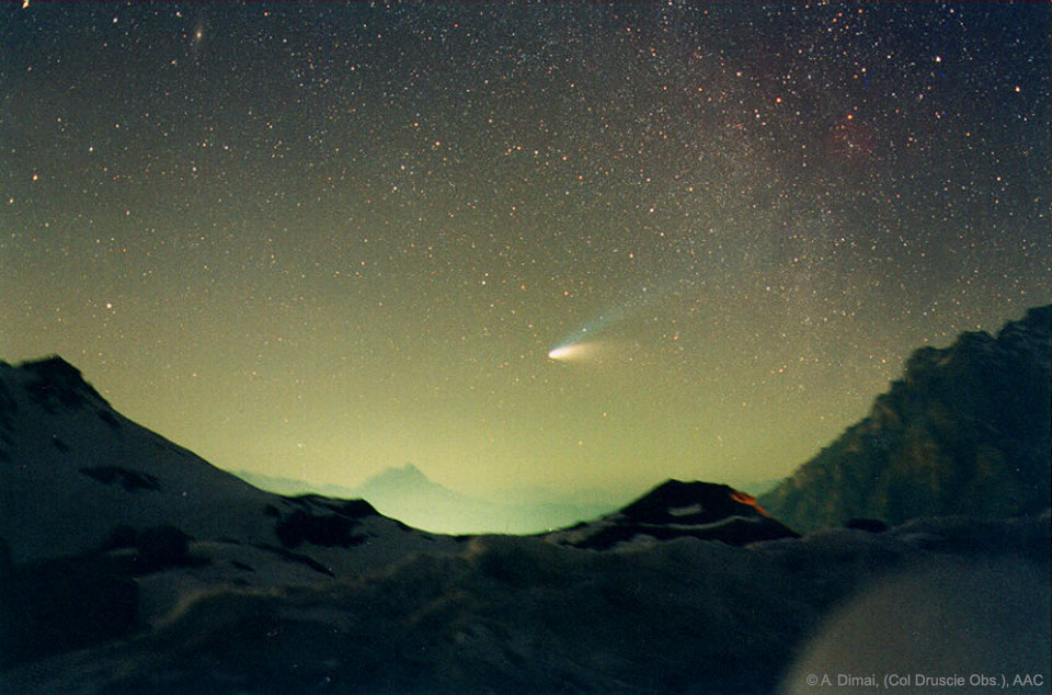 Val Parola隘口上空的海尔-波普彗星