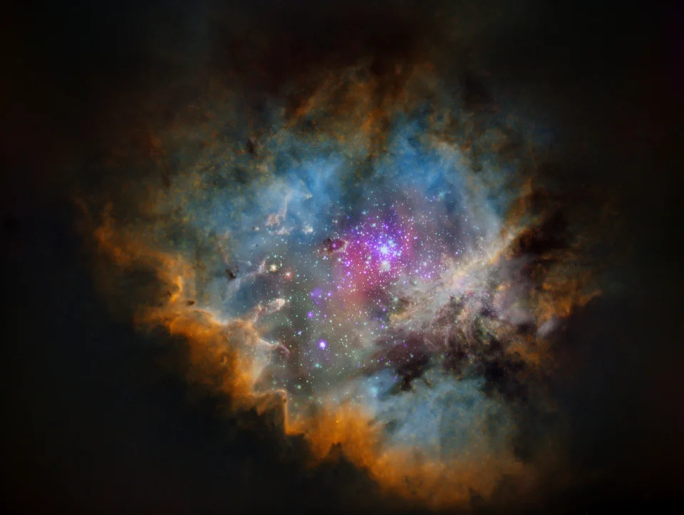 NGC 281的无星与有星，移除恒星后再叠合恒星