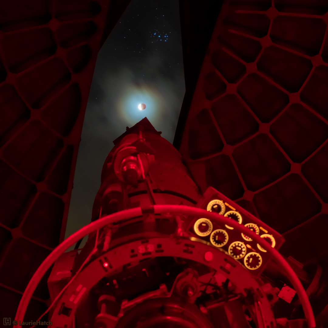 大折射望远镜与月食